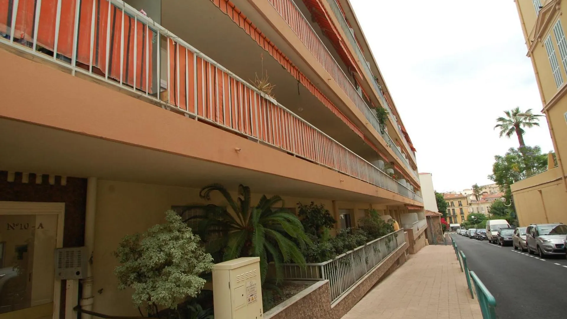 Spacieux 2P Climatise Centre-Ville Menton Avec Grande Terrasse, Proche Plages Et Commerces - Fr-1-196-351 0*,  França
